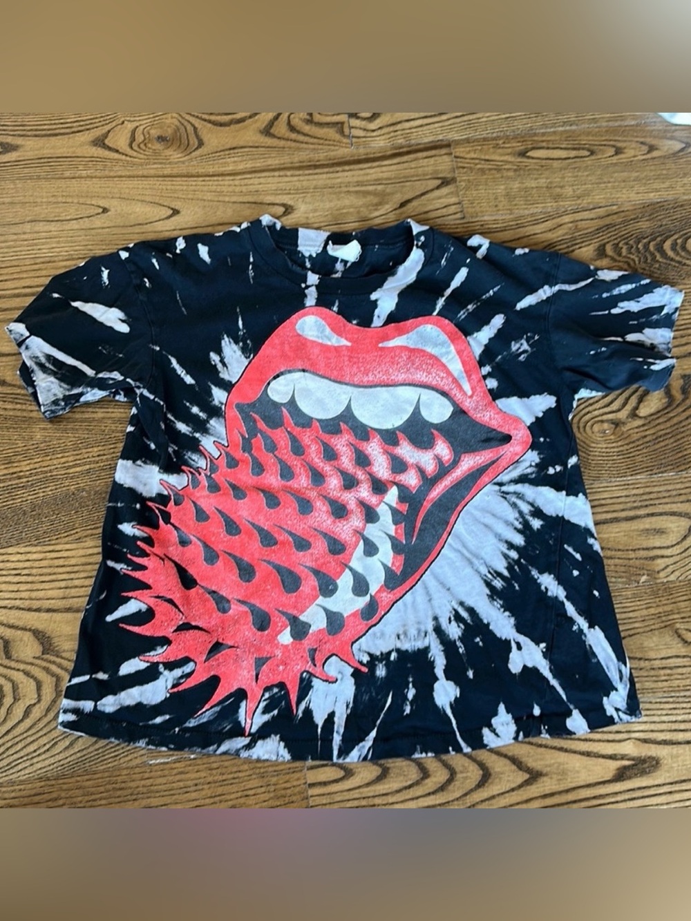 MadeWorn Rolling Stones VooDoo Distressed Tie Dye Band Tee